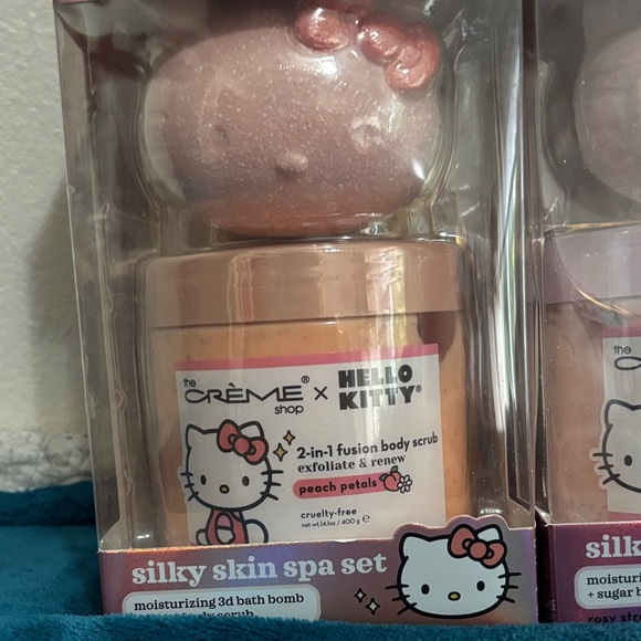 The Creme Shop x Hello Kitty Collab Limited Edition Bundle - Picture 10 of 11